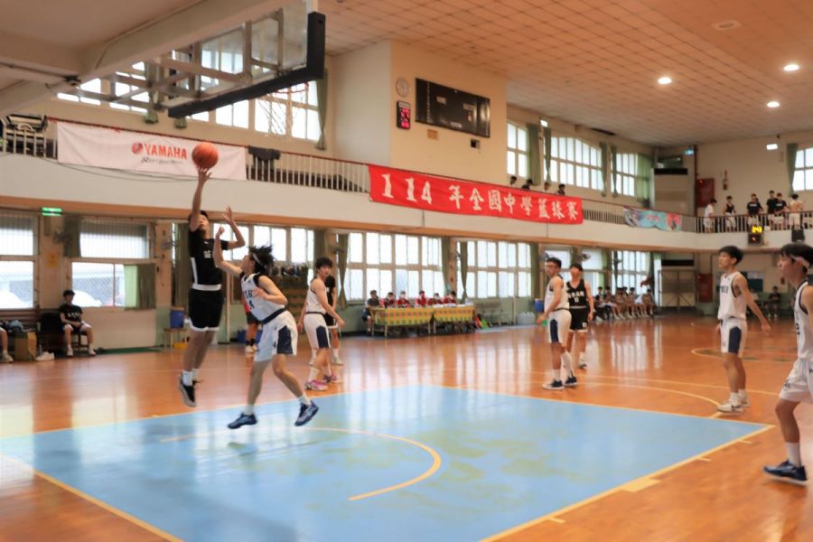 全國中學籃球賽苗商展開鏖戰　鍾東錦期勉各隊全力以赴爭取佳績