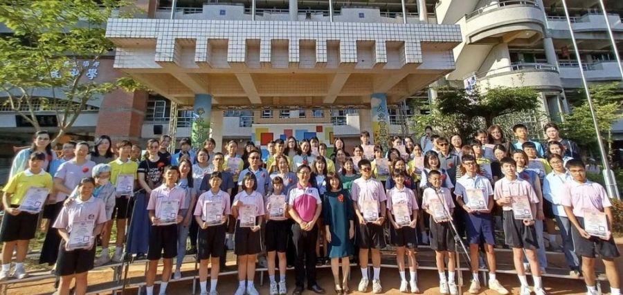 南榮國中「母親節洗腳謝恩活動」學子以行動傳遞感恩情懷
