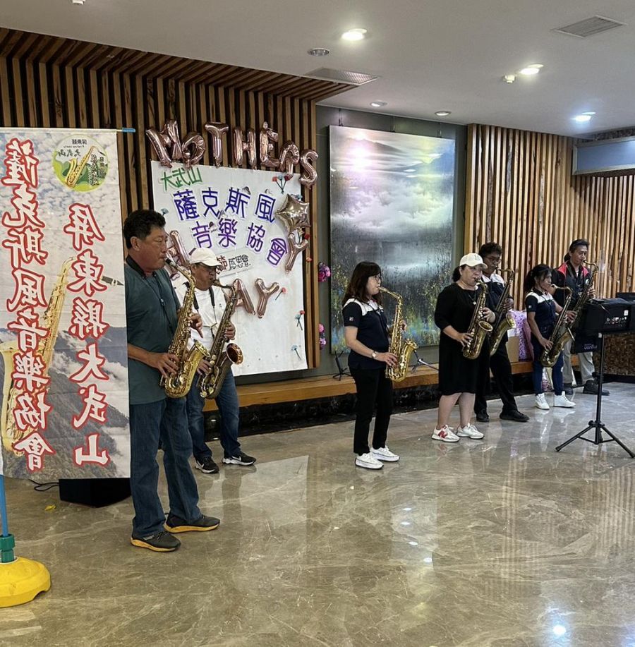 慶祝母親節  春風護理之家舉辦音樂饗宴 與長輩同歡