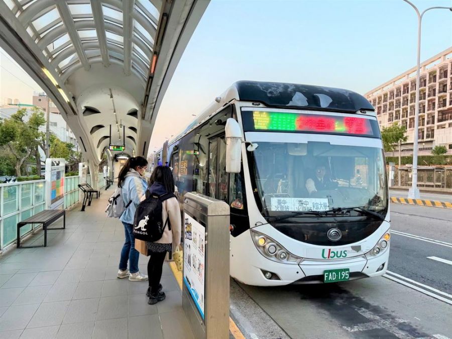 中市交通卡突破187萬！23條公車進校園 校長也樂當公車族