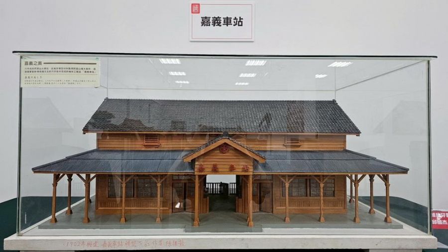 國寶級模型藝師陳振龍師生展 「消失中的菸樓 古建築的足跡」