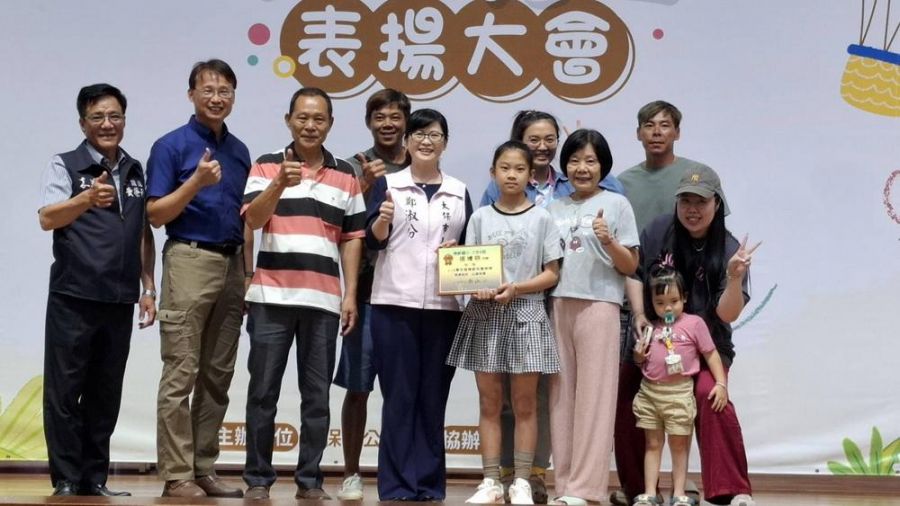 114年太保市模範兒童表揚  鄭淑分市長頒獎勉勵品格與成就並重