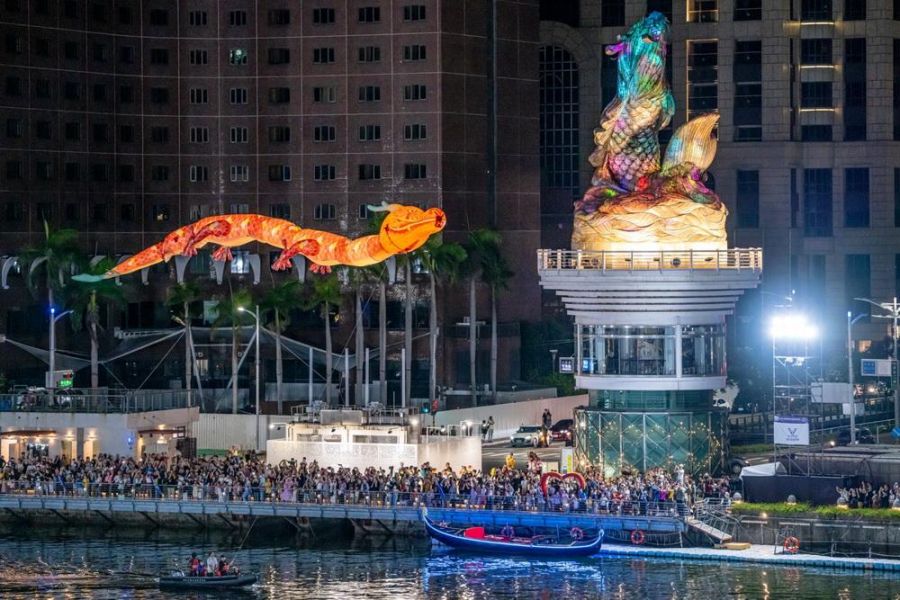 高雄龍舟嘉年華陸海空三龍齊聚  端午愛河畔越夜越熱鬧