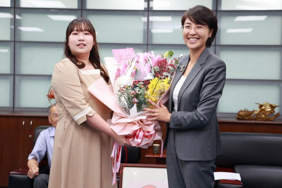 獲五所國立大學音樂系長笛榜首  縣長接見年輕音樂家李盈箴