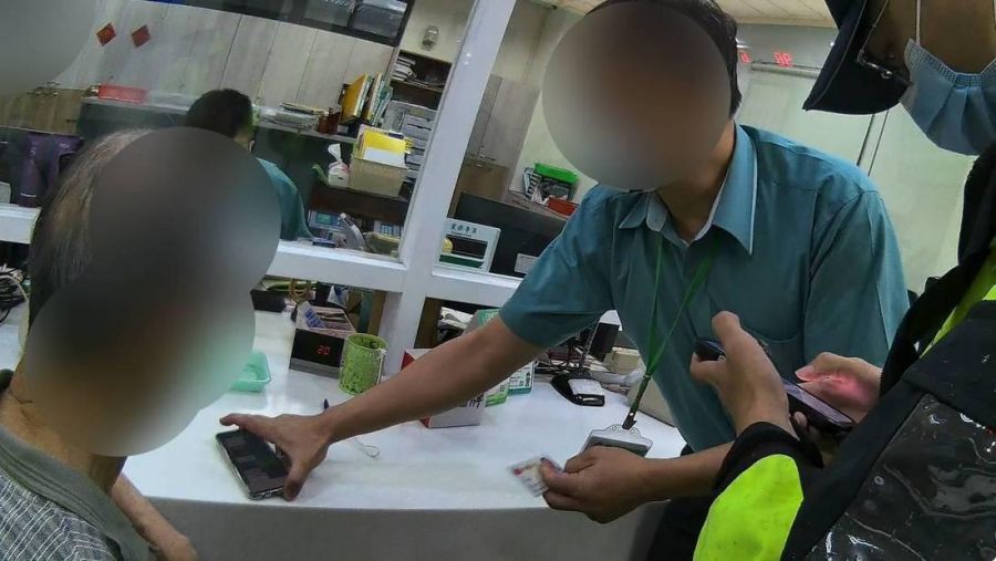 老翁赴郵局欲匯錢給老同事 行員一查「金流異常」阻詐10萬
