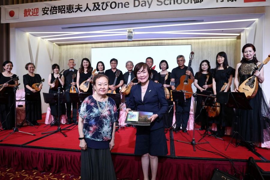 日本安倍昭惠夫人暌違兩年訪南 黃偉哲備多種芒果款待博得滿堂彩