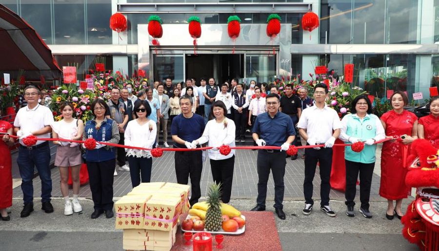 長怡國際嘉義旗艦店開幕 黃敏惠市長、陳姿妏議長歡迎企業來「嘉」投資