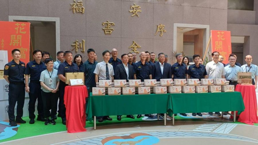 嘉市警打詐有成！昇樺食品吳裕田贈滴雞精加油打氣