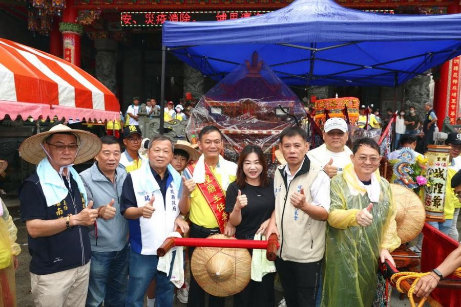 埔里瀛海城隍廟祈安遶境 王瑞德點起馬炮祈求合境平安