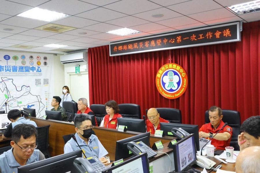 防範丹娜絲颱風 嘉市災防中心一級開設 黃敏惠呼籲保持警覺、隨時應變