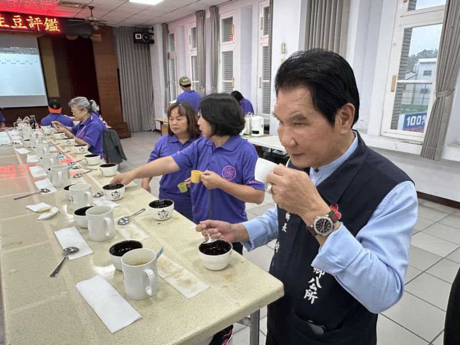 2025嘉縣梅山鄉精品咖啡生豆評鑑　鄉長林俊謀：提高梅山咖啡實力