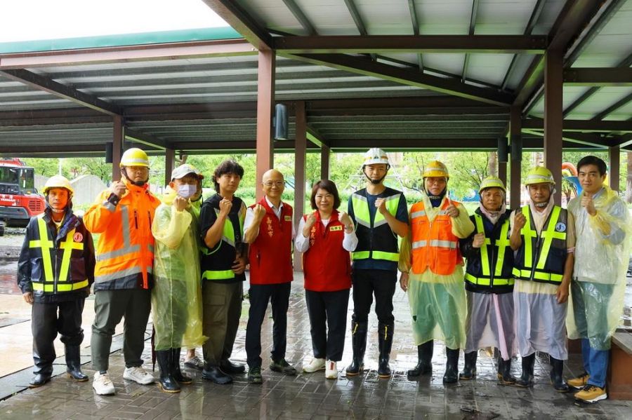 致敬風雨中最溫暖力量！黃敏惠市長慰勉第一線工程、清潔隊員