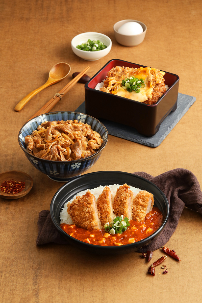 爆汁豬排壓軸登場、招牌牛丼緊接開吃 三商鮮五丼限時開箱吃起來