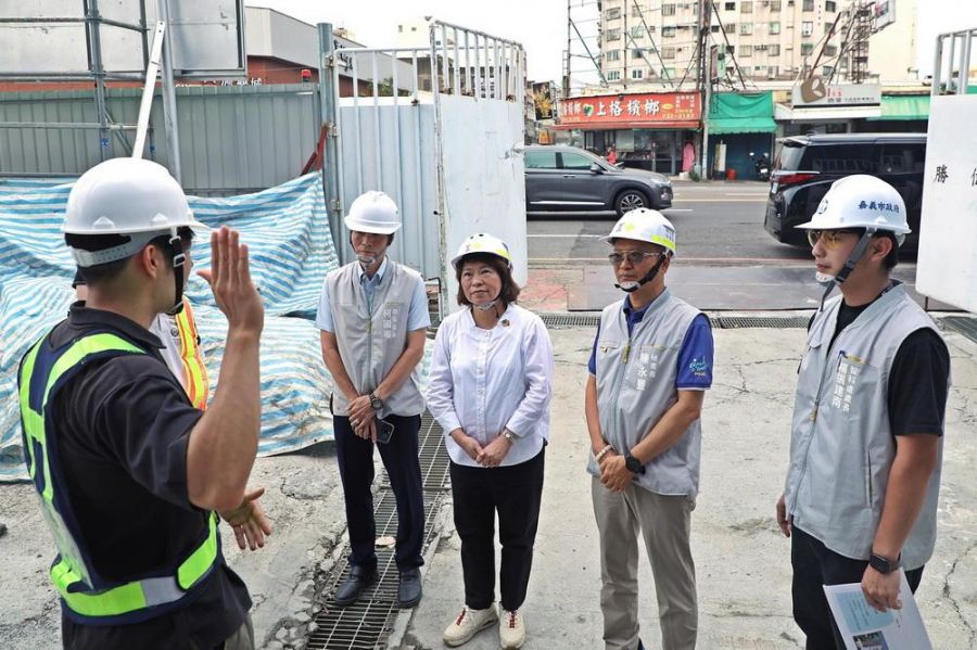 黃敏惠視察西區區政大樓工程進度 整合多功能空間