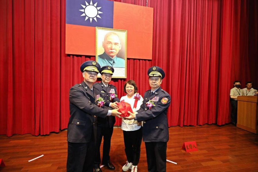 嘉市府警察局卸、新任局長交接  黃敏惠期勉團隊 守護嘉園