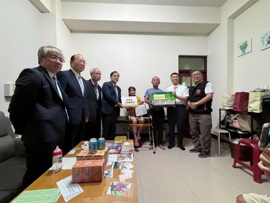 法務部長關懷受災馨生案家