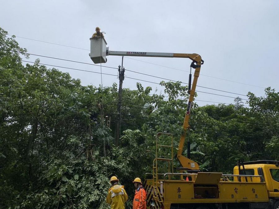 楊柳颱風襲嘉義　10級強陣風衝擊山海區供電　台電全力應變