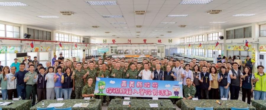 嘉義縣籍入營役男  翁章梁帶鄉鎮市長探視 致贈慰問金