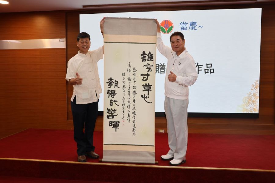 榮獲日本特別賞三連霸！鍾東錦頒獎表揚書法名家黃太平