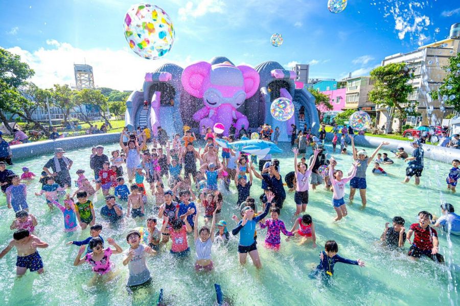 高雄「大樹水樂園」6 座大型戲水氣墊　8/30、31大小朋友免費玩