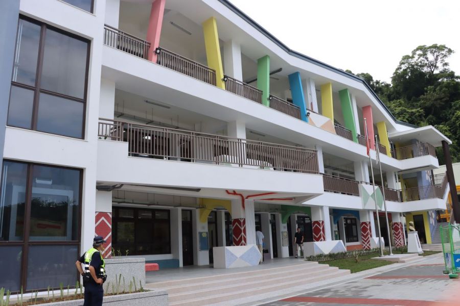 三義鄉鯉魚國小老舊校舍改建工程  鍾東錦視察肯定進度
