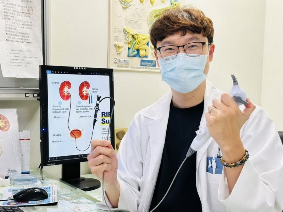 遠洋船員返台健檢驚見多顆結石　軟式輸尿管鏡助一次清除