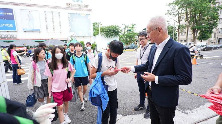 嘉義市新學期啟航 郭添財處長溫暖迎師生開學