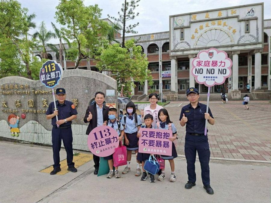 嘉縣國中小開學日  警護童守平安