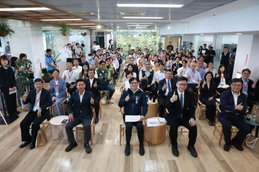 高雄市長陳其邁分享高雄永續轉型之路 盼公私協力邁向淨零碳排