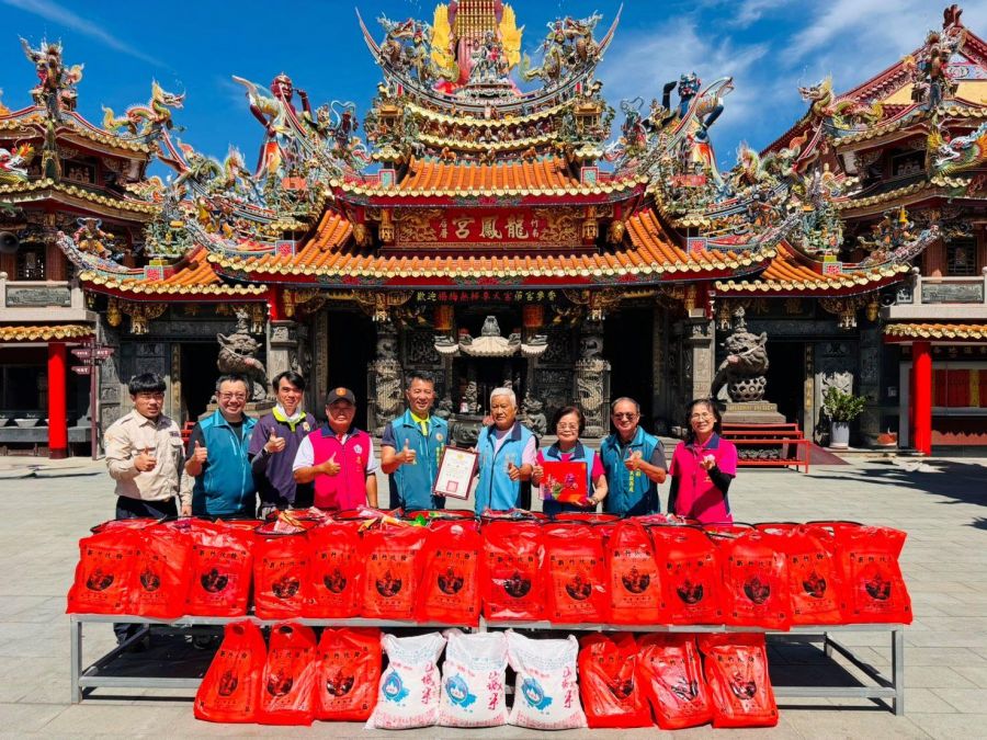 竹南后厝龍鳳宮關懷榮民眷   捐贈普渡民生供品一批