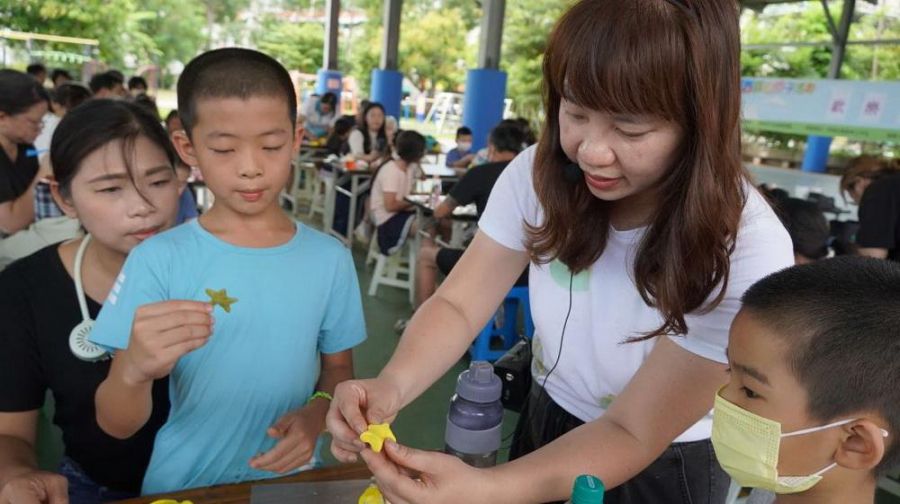 高市社教館邀市民共度中秋溫馨佳節 月圓人圓～輕黏土玉兔登月