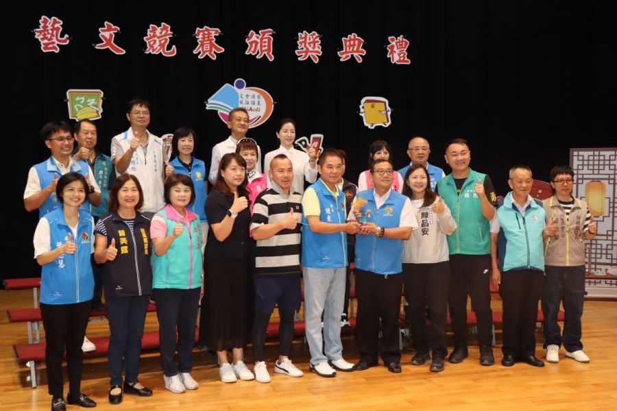 縣長頒獎表揚藝文競賽特優選手及推動交安教育特優學校