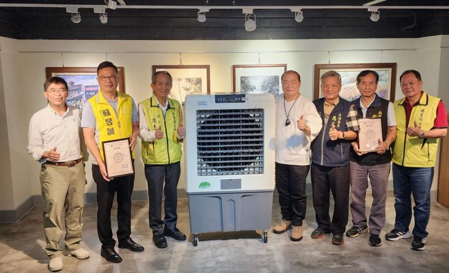 雲林生楊真祥畫會  獻愛心捐贈埔里清潔隊與埔基