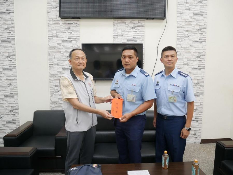 小博士文教機構慰問空軍洪中士 祝福幼兒早日康復
