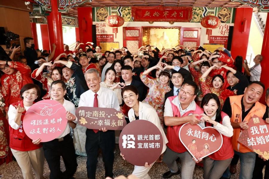 南投集團婚禮  許淑華贈送土地公金戒指祝福30對新人