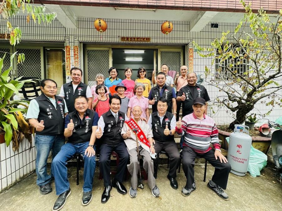 梅山鄉歡慶重陽節！鄉長林俊謀帶領各界探望百歲人瑞誠摯祝福