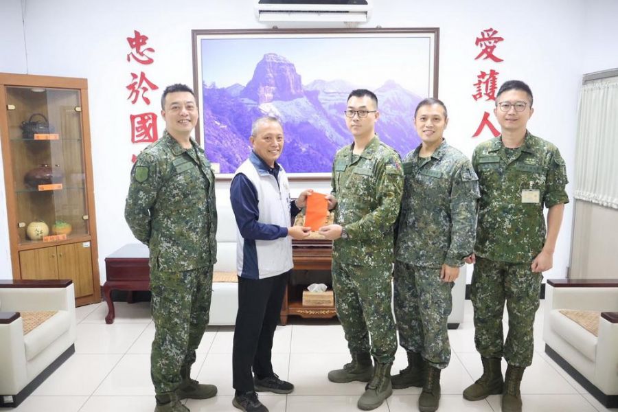 軍友站連線服務官兵  苗栗軍友站代表高市府及高雄軍友站慰問福