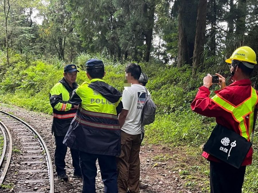 遊客違規行走鐵道  林鐵處重申安全規定 違法行走鐵路將裁罰