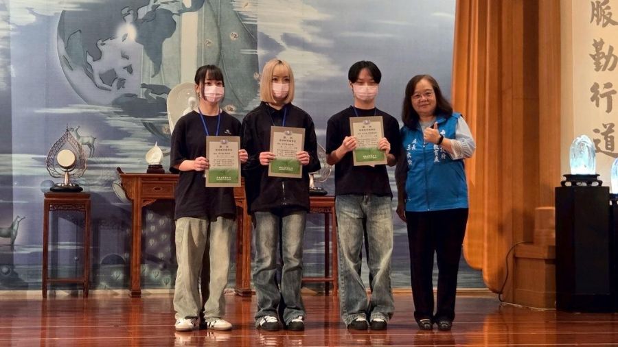 南投慈濟新芽獎學金頒獎 三胞胎兄妹同時獲獎