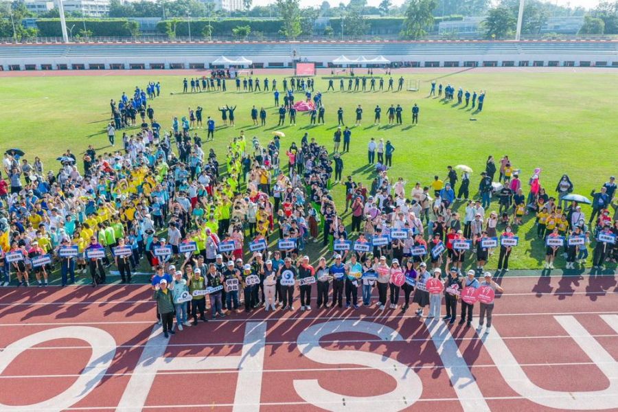 開幕千人展開巨型布幕  高市身障運熱力登場