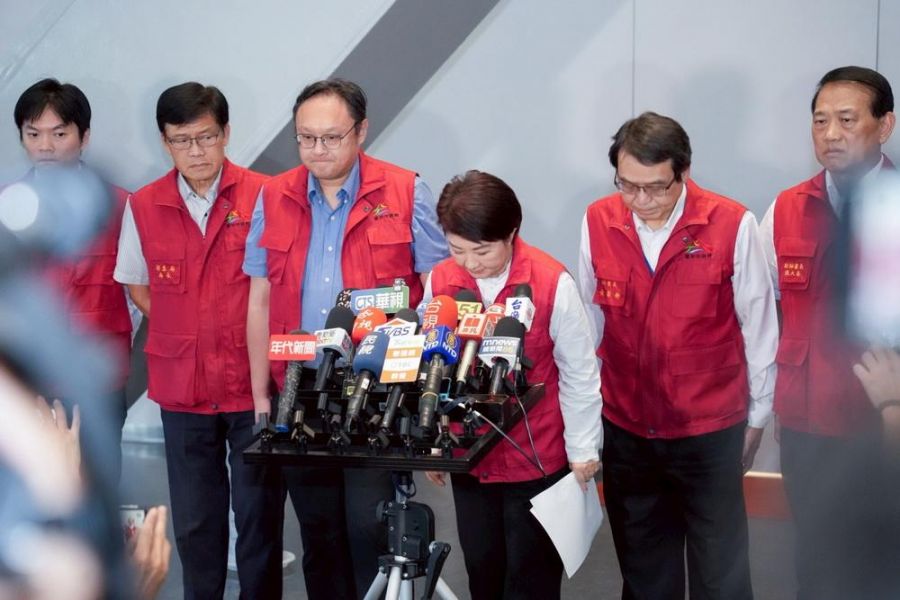 挺身面對防疫檢討聲浪 盧市長兩度鞠躬致歉:概括承受、引以為鑑