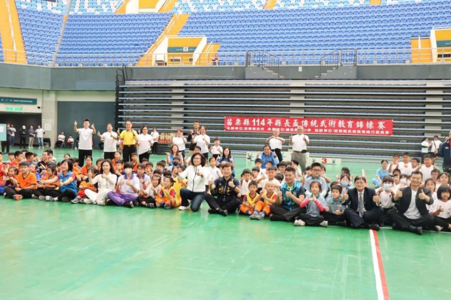 縣長盃傳統武術教育錦標賽     22校好手切磋武藝