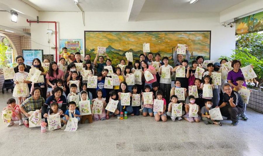 高市立社教館親子共學 巡迴列車進校園 親子創意袋袋相傳