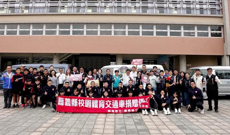 支持校園運動發展　立委蔡易餘媒合再捐3部校園體育交通車