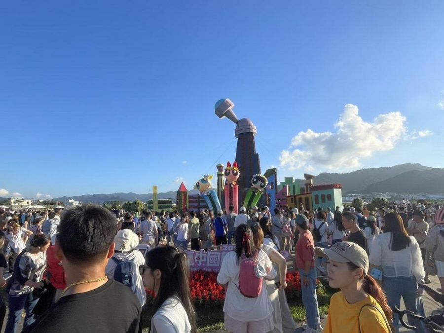 花海花毯節人氣旺、橘色波斯菊、紅色百日草、本週大爆發