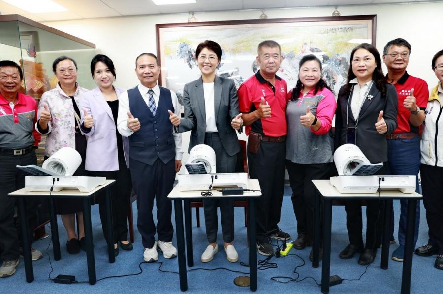 維瓦第捐贈血壓計  許淑華頒感謝狀