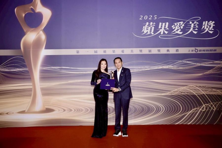 愛爾麗勇奪年度大賞金獎劉貞華代表領獎 常如山獲公益大使奠定產業典範