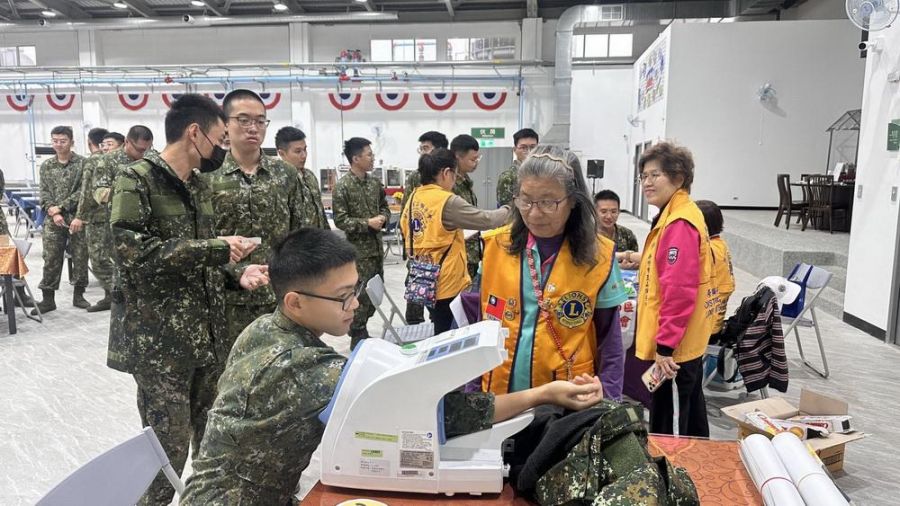 軍民攜手舉辦的捐血活動   捐血者踴躍捐出158袋
