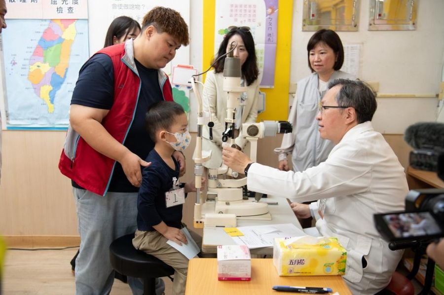 嘉市掌握5歲黃金檢查期 啟動入園散瞳視力篩檢 家長陪檢守護視力