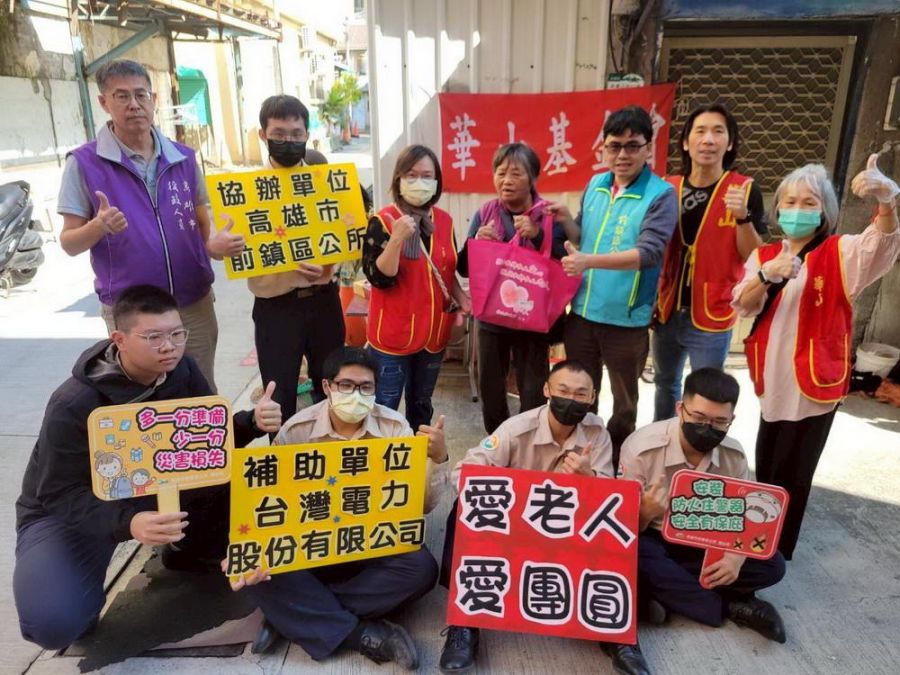 高市前鎮區公所陪伴獨居阿嬤搓湯圓  暖心過冬至